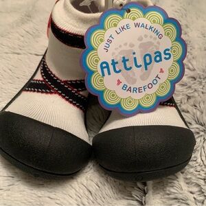 Attipas barefoot walker Kids Shoes - Black and White size large age 18-24 months